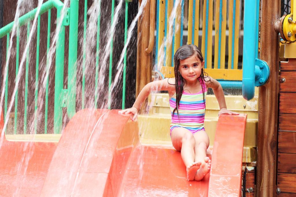 Six Flags Great Escape Lodge & Indoor Waterpark Куинсбери Экстерьер фото